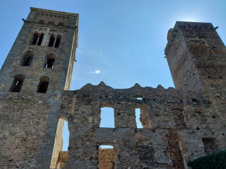 El campanario y la torre defensiva, dos de los elementos más vistosos del complejo