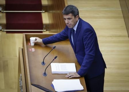 El presidente de la Generalitat Valenciana, Carlos Mazón, durante su intervención en el debate de Política General.