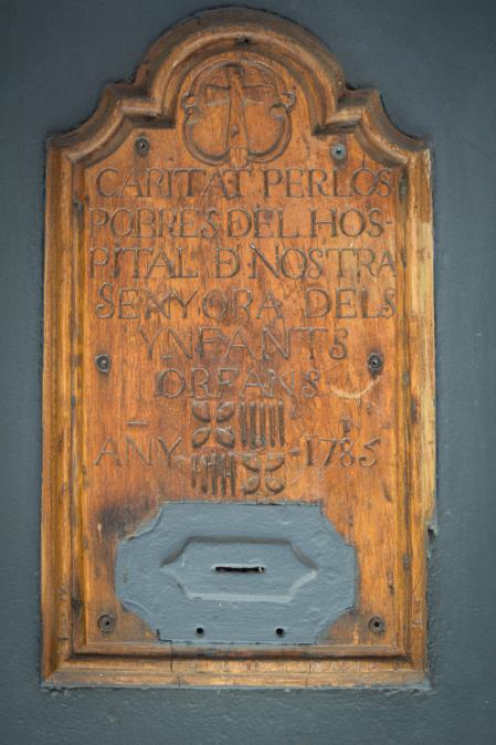 El cajón de limosnas de la calle Elisabets