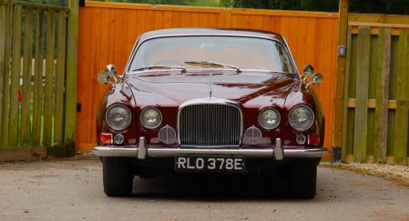 El elegante Jaguar clásico que Madonna regaló a su hijo Rocco para moverse por Londres.