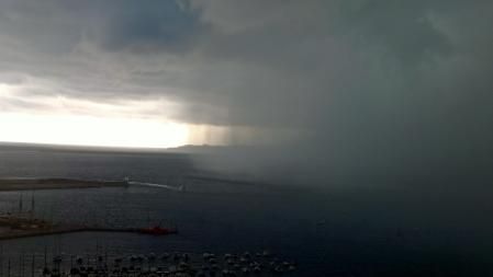 La tormenta llegando a Palamós.