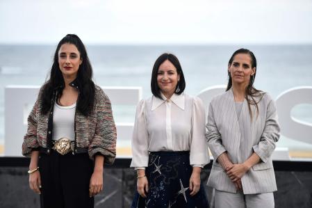 Elisa Zulueta, Maite Alberdi y Francisca Lewin posan en el festival de San Sebastián