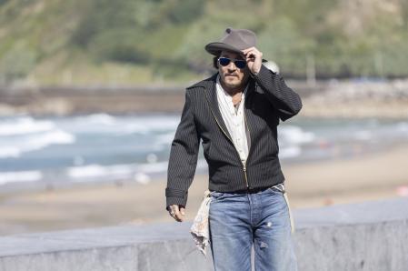 Johnny Depp paseando por San Sebastián