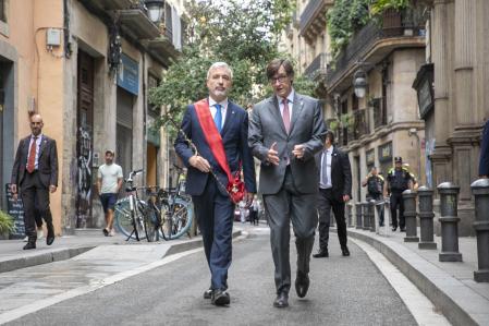 Jaume Collboni y Salvador Illa, camino de la basílica de la Mercè