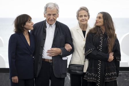 Costa-Gavras, rodeado de las actrices Marilyne Canto, Charlotte Rampling y Ángela Molina