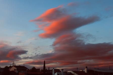 Nubes caprichosas al atardecer en Alcorisa (Teruel).