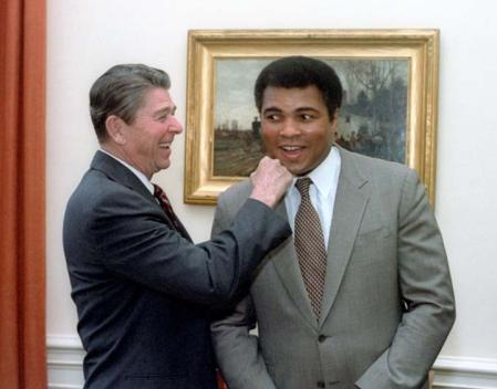 Ali junto a Reagan en el Despacho Oval, en 1983.