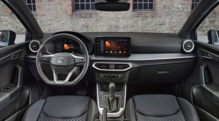 El habitáculo recibe un giro de diseño gracias a la introducción de los exclusivos asientos Bucket tapizados en material textil&nbsp;