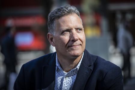 Iñaki Jiménez Largo es licenciado en Administración y Dirección de Empresas por la Univeritat de Barcelona (UB)