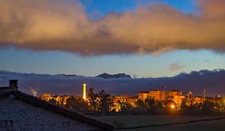 Niebla en el Puigsacalm bajo las nubes.