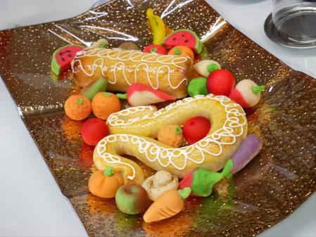 'Mocadorà' del Gremio de Panaderos y Pasteleros de Valencia entregada a la delegada del Gobierno esta semana