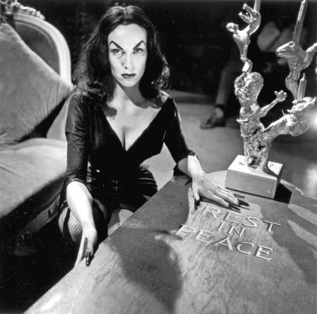 La actriz Maila Nurmi, creadora del personaje de Vampira.