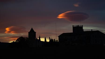 Nubes lenticulares al amanecer en Manlleu.