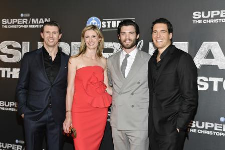 Matthew Reeve, Alexandra Reeve Givens, David Corenswet y William Reeve durante la premiere en Nueva York