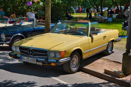Mercedes-Benz SL R107.