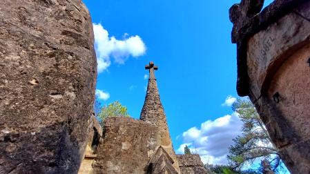 El cementerio modernista de Olius.