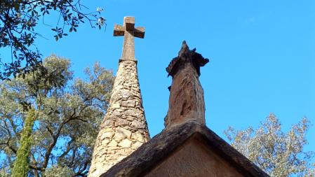 El cementerio modernista de Olius.