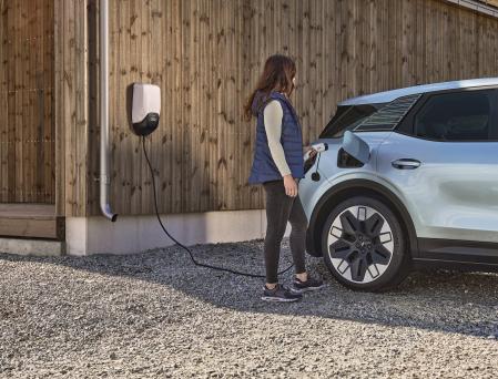 El Explorer puede tener hasta 602 km de autonomía con batería de 77 kWh, 286 CV y tracción RWD&nbsp;