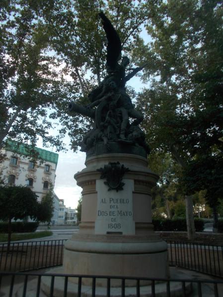 Monumento a los héroes del 2 de Mayo de 1808, situado a espaldas de la Plaza de España.