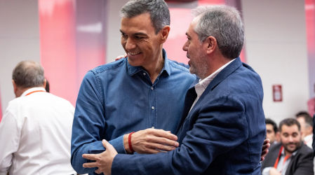 El presidente del Gobierno, Pedro Sánchez, y el secretario general del PSOE de Andalucía, Juan Espadas