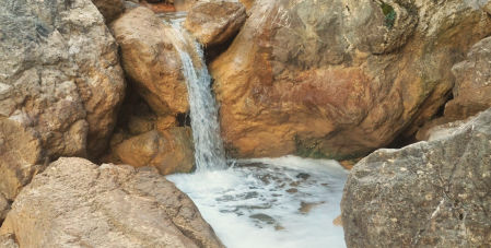 La riera d'Aigua Salada con poca agua.