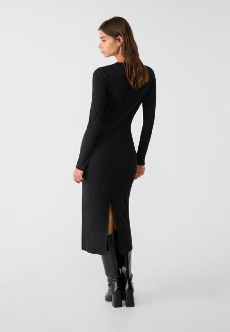 Vestido negro de Stradivarius