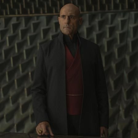 Mark Strong tiene un imperio frágil entre manos.