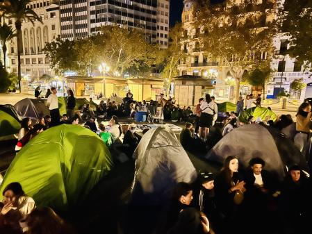 Acampada ayer noche en la Plaza del Ayuntamiento