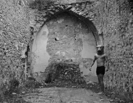 Fotograma de la pieza audiovisual Sant Stomach