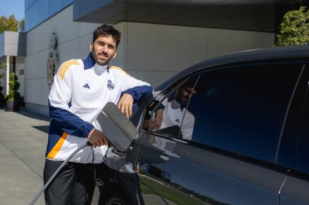 Facundo Campazzo, como los demás jugadores del Real Madrid, ha recibido un vehículo eléctrico de BMW, en su caso un i7 