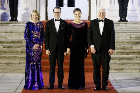 Victoria y Daniel de Suecia en la celebración del 25 aniversario de la embajada nórdica en el país