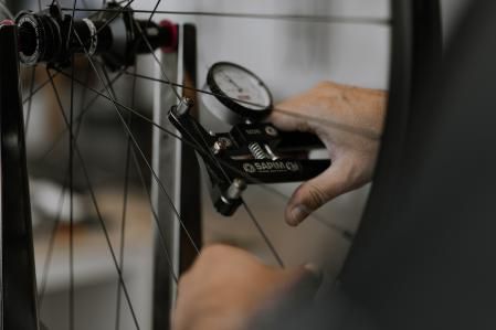 El mantenimiento por parte de un profesional alargará la vida útil y el rendimiento de las ruedas.