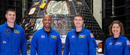 Los cuatro tripulantes que volarán con Artemis II: Gregory R. Wiseman, Victor J. Glover, Christina Koch y Jeremy Hansen.