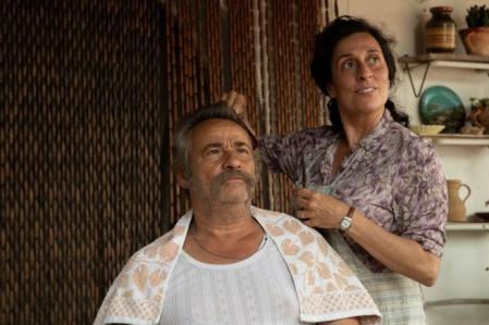 Eduard Fernández y Clara Segura en 'El 47'