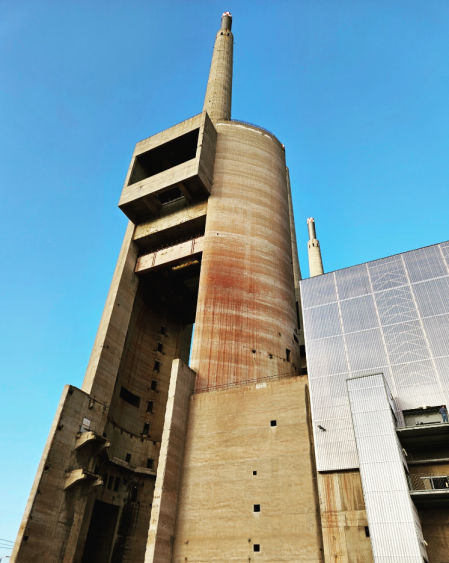 Contrapicado de las chimeneas del Besòs.