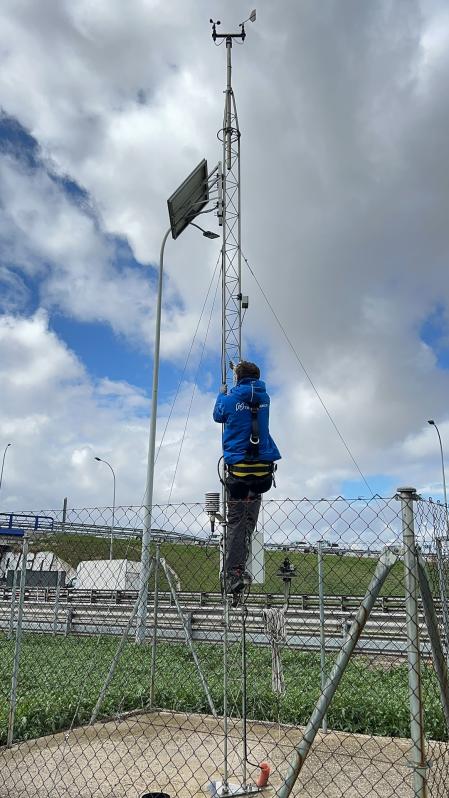 Mantenimiento de estación meterológica en al A-5 (Madrid)
