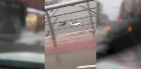 Algunos coches han quedado atrapados en la C-32 a la altura del Canal Olímpic (Twitter)