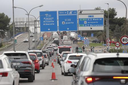 Tráfico denso en la salida de Valencia por la V-31&nbsp;