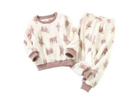 Pijama cómodo con forro calentito para niña