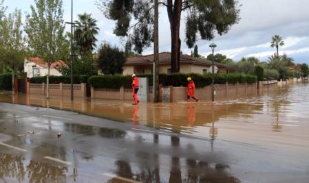 Un grupo de bomberos en Tarragona el 4 de noviembre de 2024