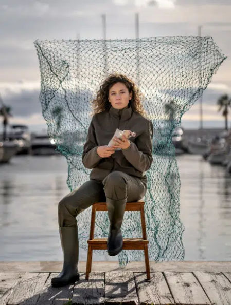 La propuesta de investigación en sostenibilidad y reutilización de materiales Pluma (Food Design Lab de Elisava) forma parte de la muestra