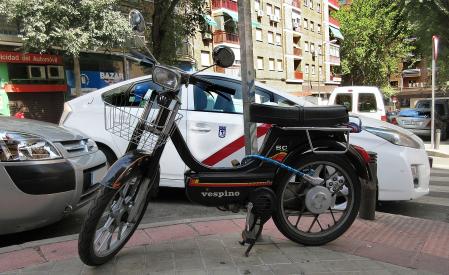 De muy joven, ella tuvo una moto Vespino&nbsp;