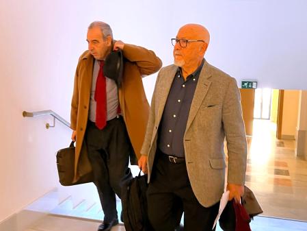 Marcelino Martín-Blas, a la derecha, hace pocos días en el Congreso de los Diputados, donde testificó en la comisión sobre la Operación Catalunya 