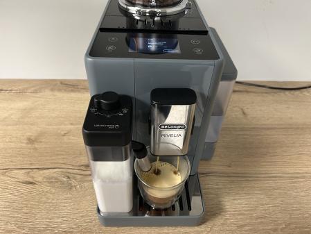 Disfruta de un café recién hecho completamente a tu gusto con la opción de esta cafetera para adaptar cada bebida a tus necesidades.