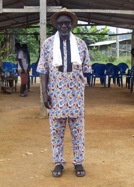Ekra Azoumaná, jefe de la aldea de Greleon: “Abran bien los ojos y miren a su alrededor. Todo el planeta come chocolate, pero los productores somos nosotros, somos pobres
