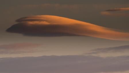 Nubes de viento en el cielo del Voltreganès.