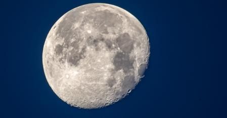 Superluna menguante, en detalle.