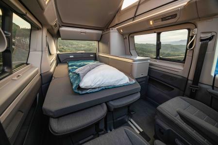 La parte posterior se convierte en un dormitorio para dos personas&nbsp;