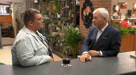 Carlos Sobera y Juanma en 'First Dates'