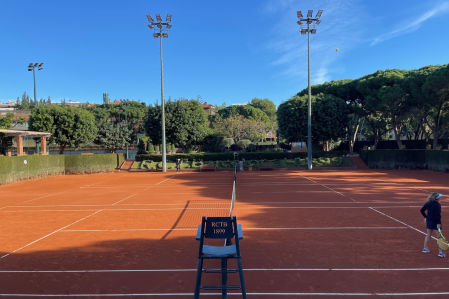 A través de esta fotografía podemos contemplar las dos primeras pistas que se instalaron en el RCTB•1899.